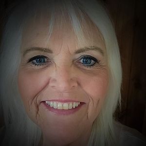 Meet your Posher, Debbie